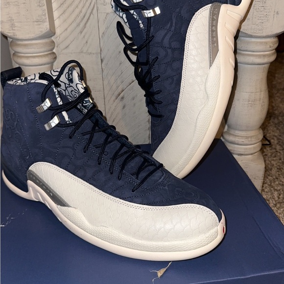 Jump Men's Navy and White Sneakers